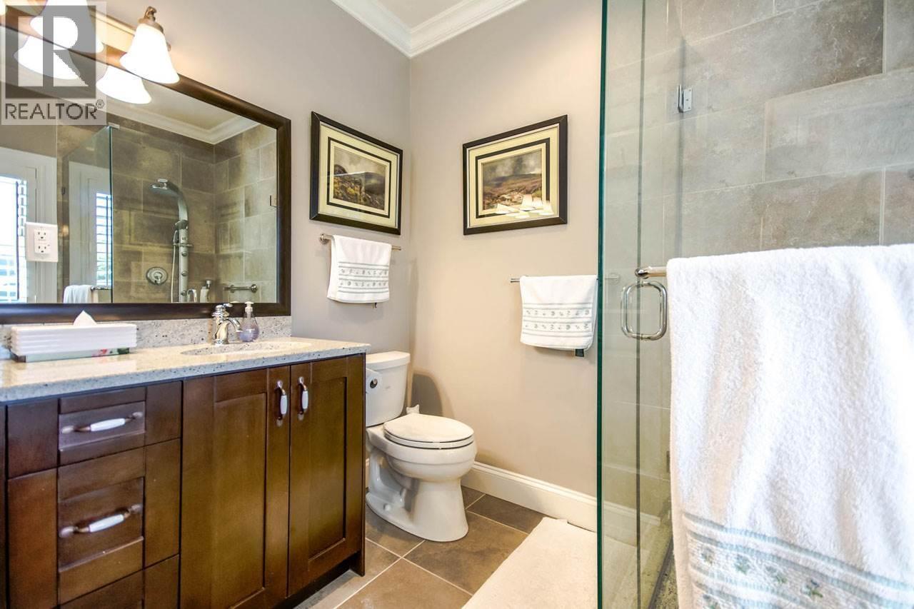 47** Granville Street, Vancouver, BC - Indoor Photo Showing Bathroom