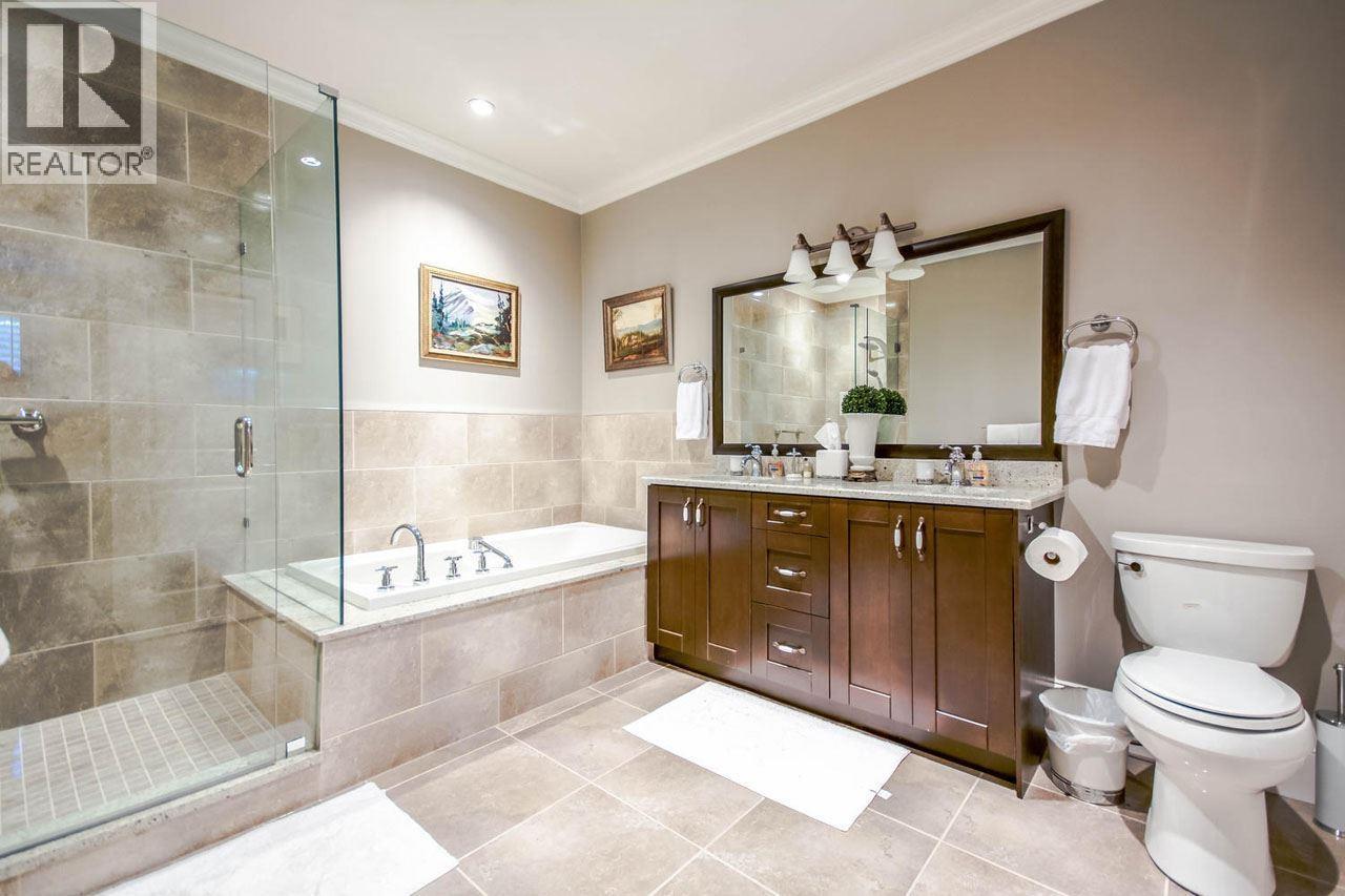 47** Granville Street, Vancouver, BC - Indoor Photo Showing Bathroom