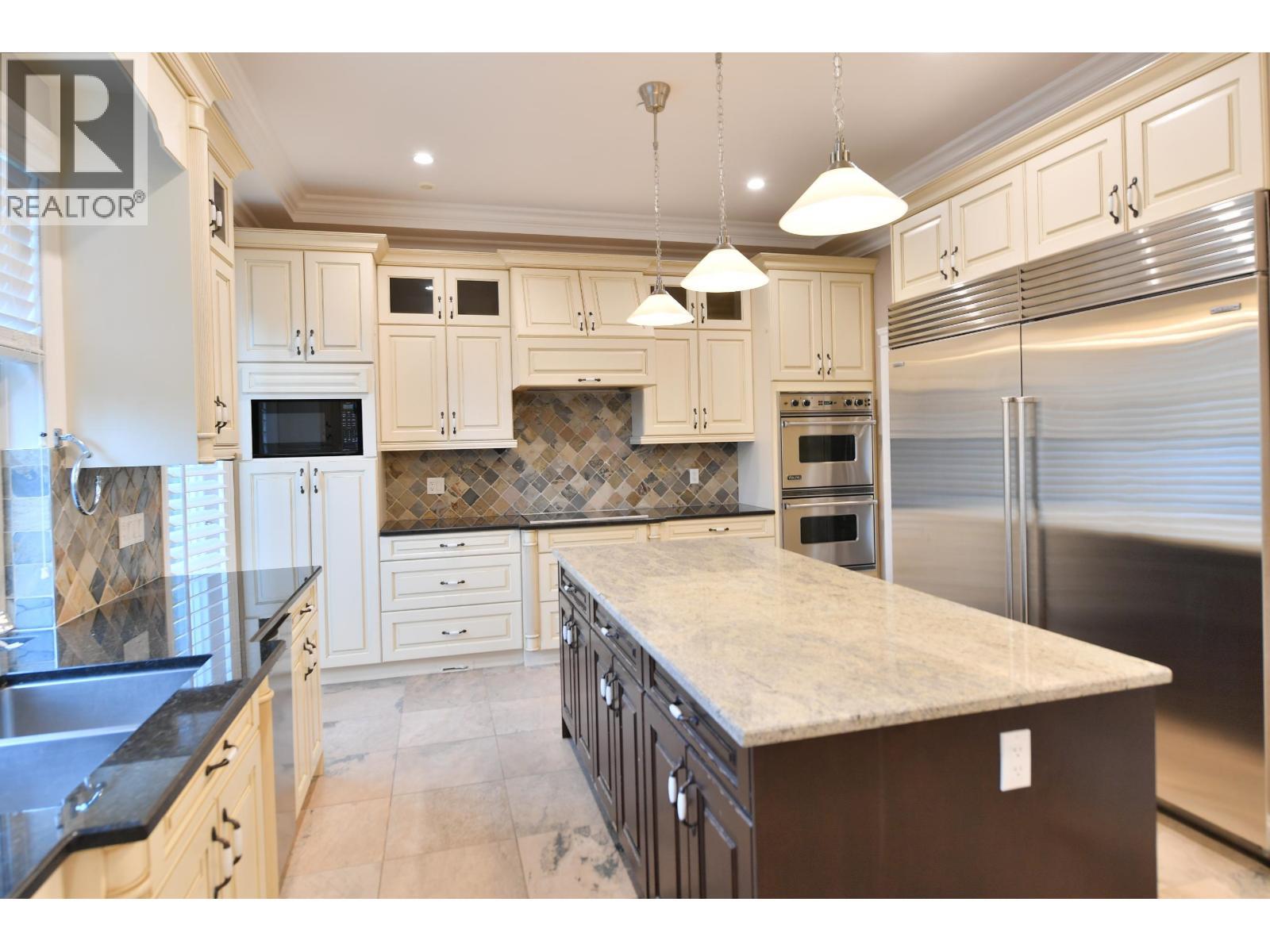 47** Granville Street, Vancouver, BC - Indoor Photo Showing Kitchen With Upgraded Kitchen