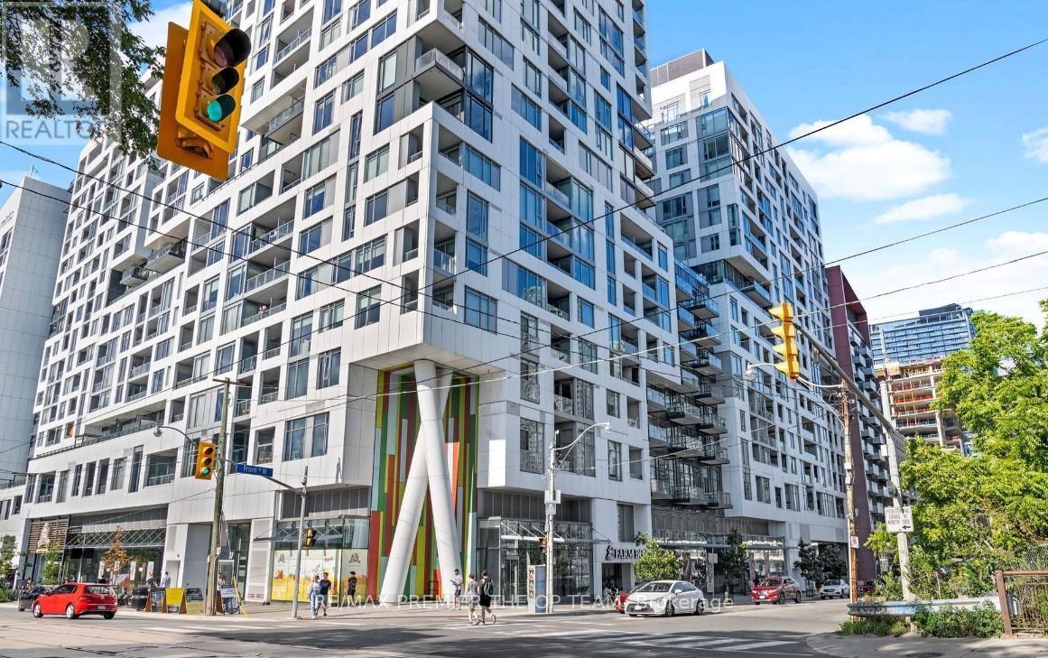 1518 - 576 Front Street, Toronto, ON - Outdoor With Facade