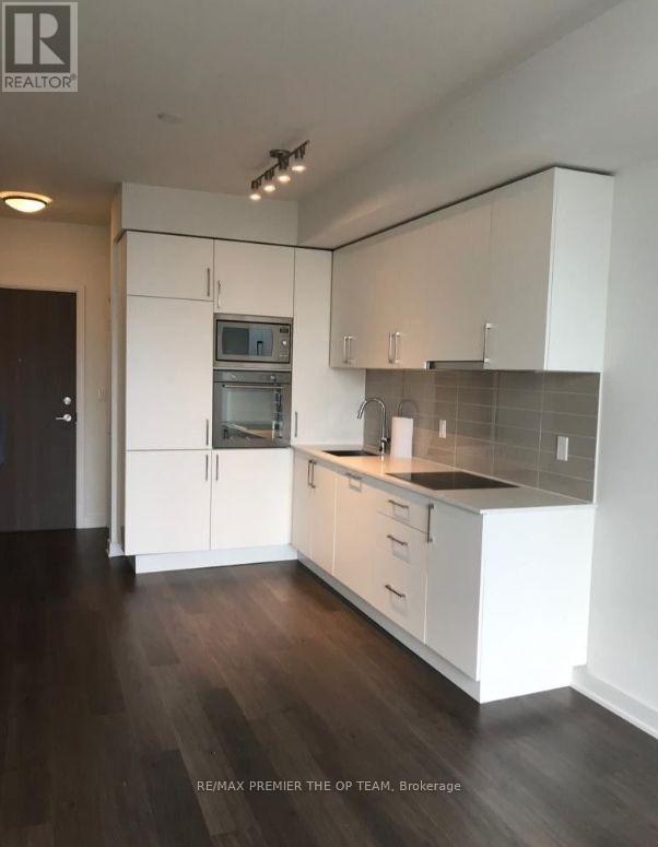 1518 - 576 Front Street, Toronto, ON - Indoor Photo Showing Kitchen