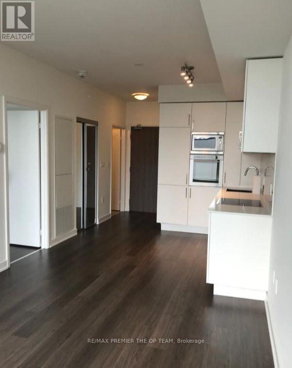 1518 - 576 Front Street, Toronto, ON - Indoor