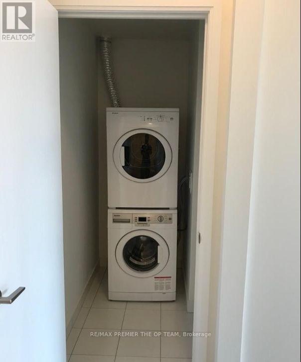 1518 - 576 Front Street, Toronto, ON - Indoor Photo Showing Laundry Room