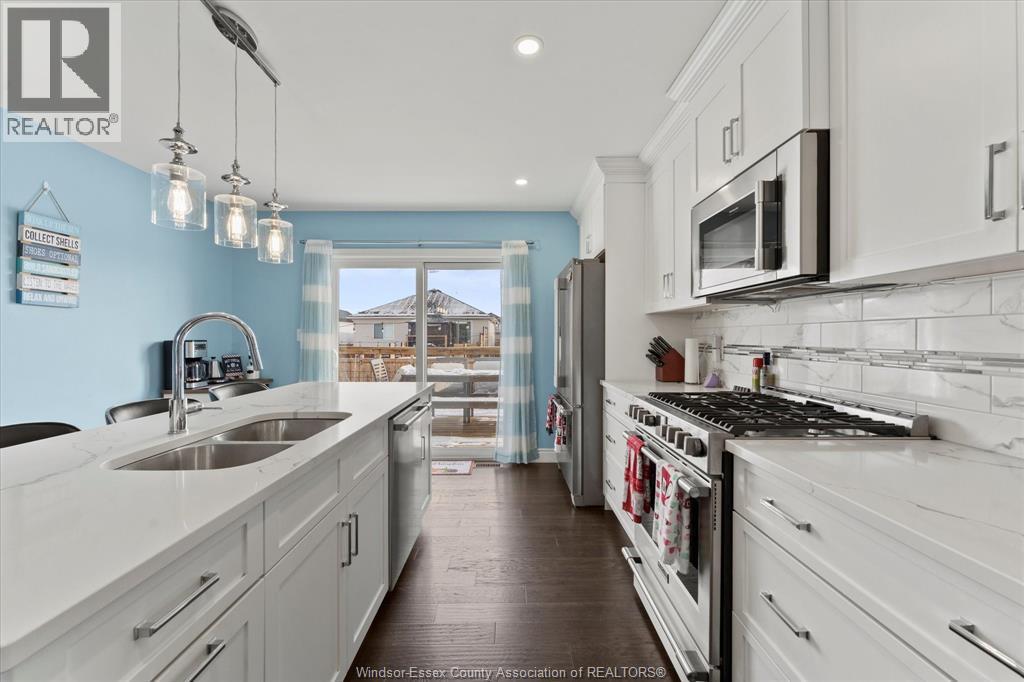 154 Lambert Street, Amherstburg, ON - Indoor Photo Showing Kitchen With Double Sink With Upgraded Kitchen