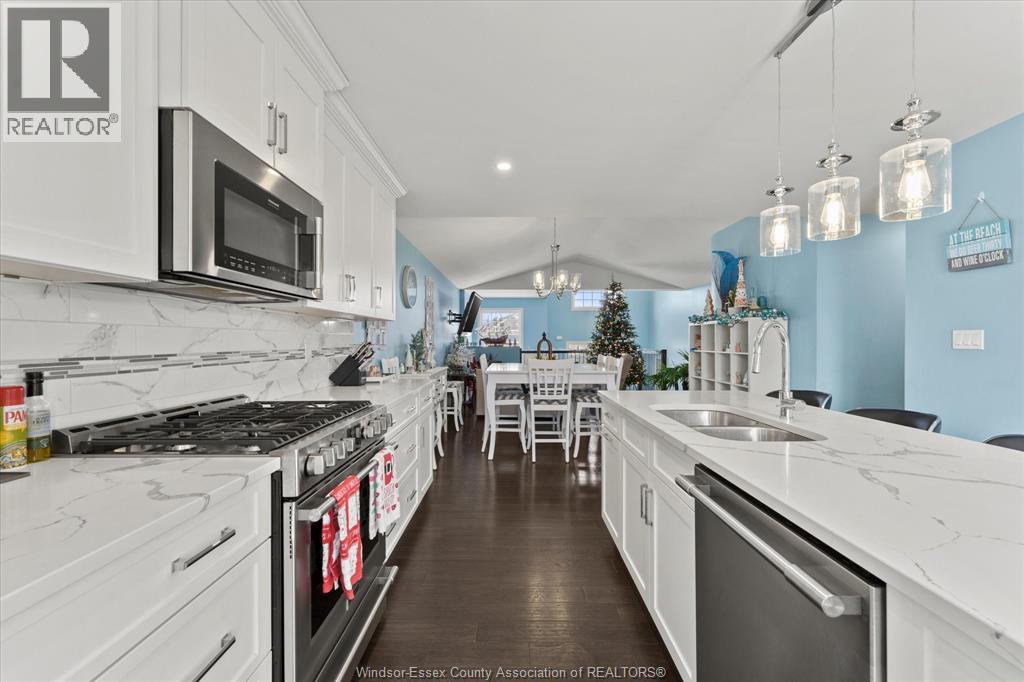 154 Lambert Street, Amherstburg, ON - Indoor Photo Showing Kitchen With Double Sink With Upgraded Kitchen
