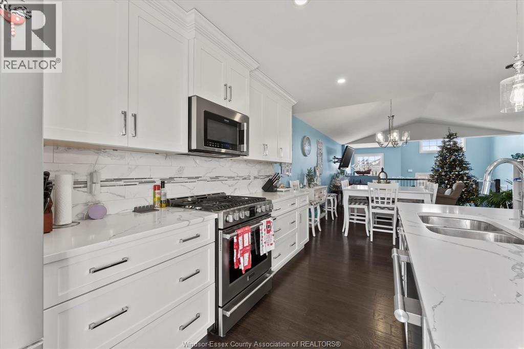 154 Lambert Street, Amherstburg, ON - Indoor Photo Showing Kitchen With Double Sink With Upgraded Kitchen