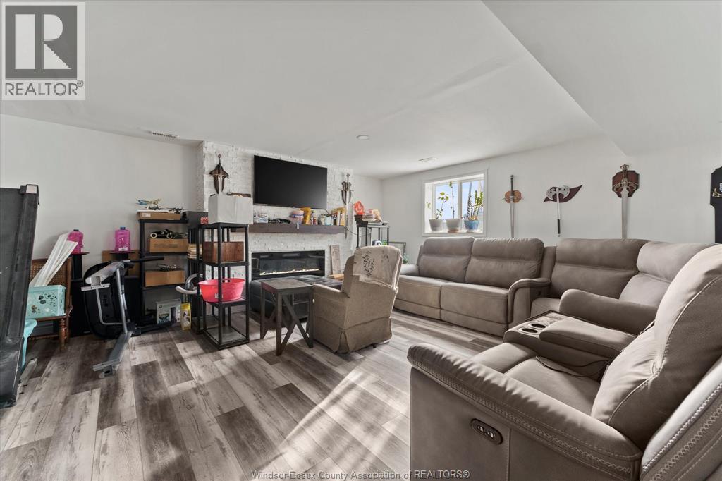 154 Lambert Street, Amherstburg, ON - Indoor Photo Showing Living Room With Fireplace