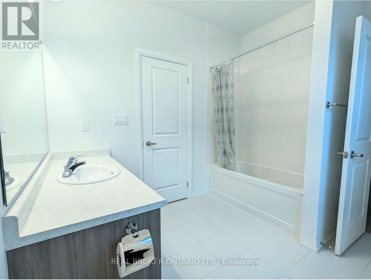 1061 Pisces Trail, Pickering, ON - Indoor Photo Showing Bathroom