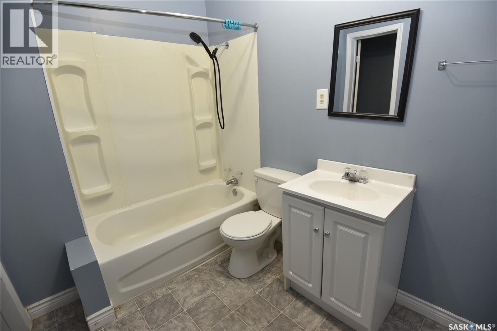 334 7Th Avenue W, Nipawin, SK - Indoor Photo Showing Bathroom