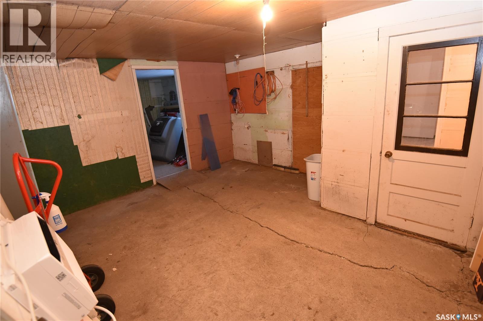 334 7Th Avenue W, Nipawin, SK - Indoor