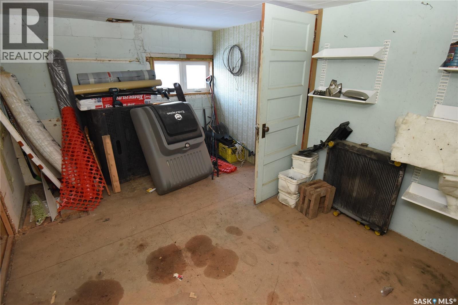 334 7Th Avenue W, Nipawin, SK - Indoor