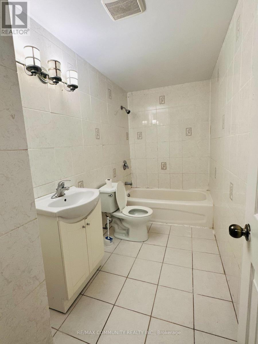 287 - 1605 Albion Road, Toronto, ON - Indoor Photo Showing Bathroom