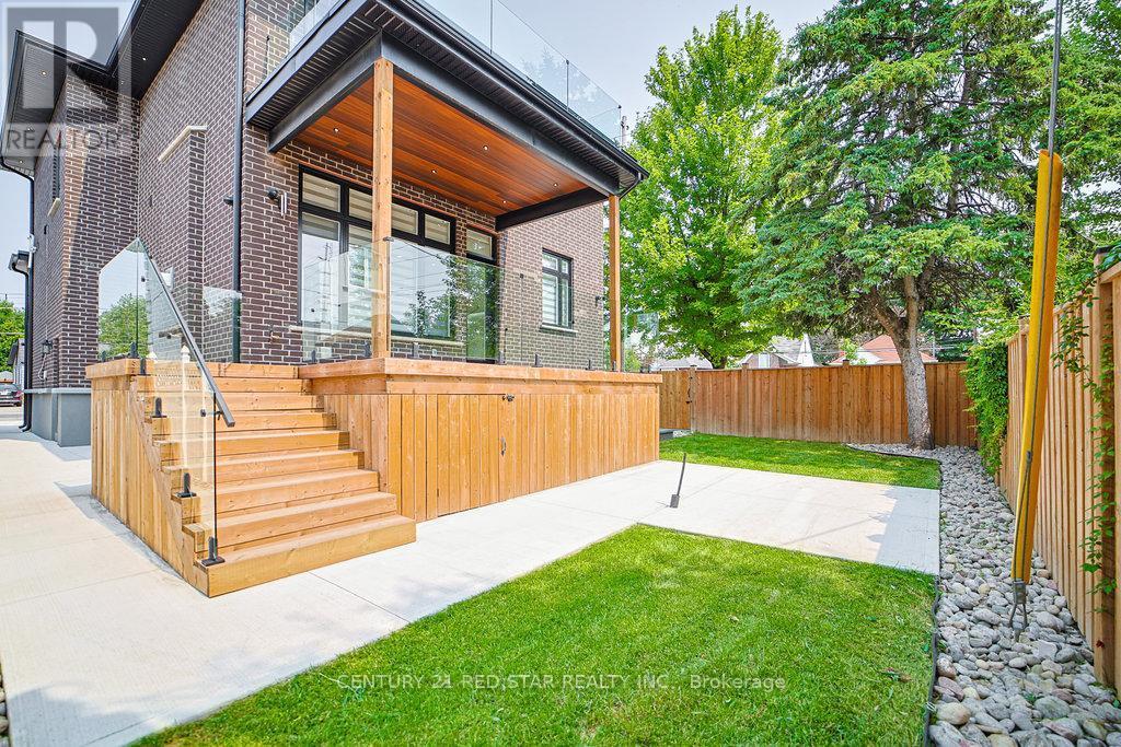 1 Frankwood Road, Toronto, ON - Outdoor