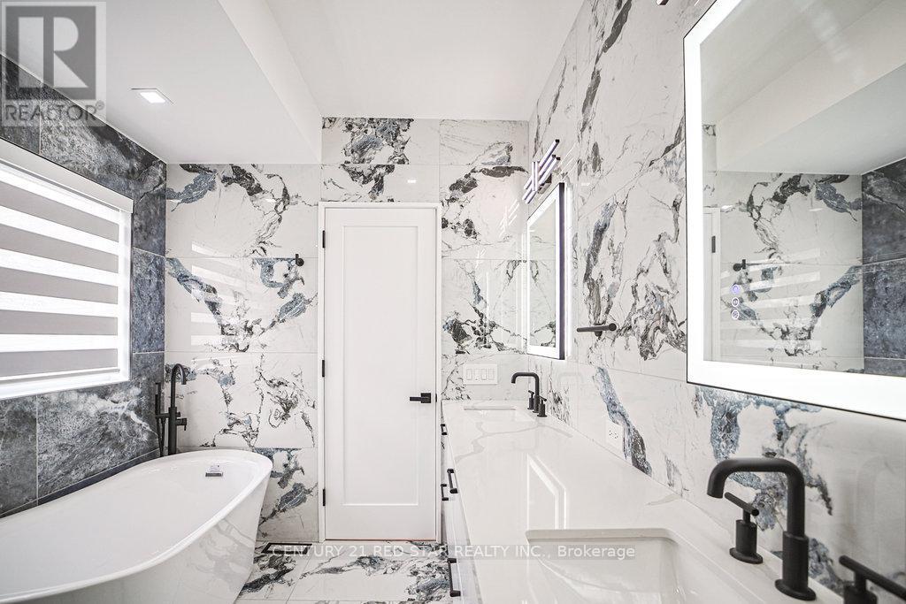 1 Frankwood Road, Toronto, ON - Indoor Photo Showing Bathroom