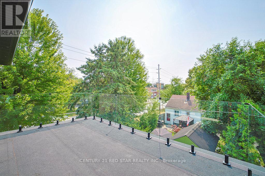 1 Frankwood Road, Toronto, ON - Outdoor