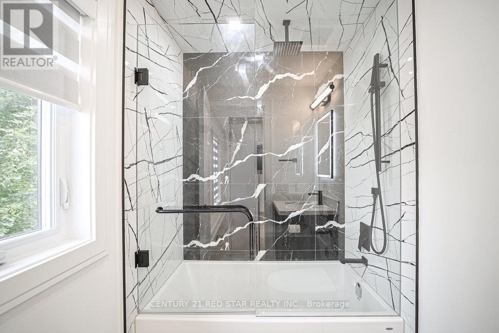 1 Frankwood Road, Toronto, ON - Indoor Photo Showing Bathroom
