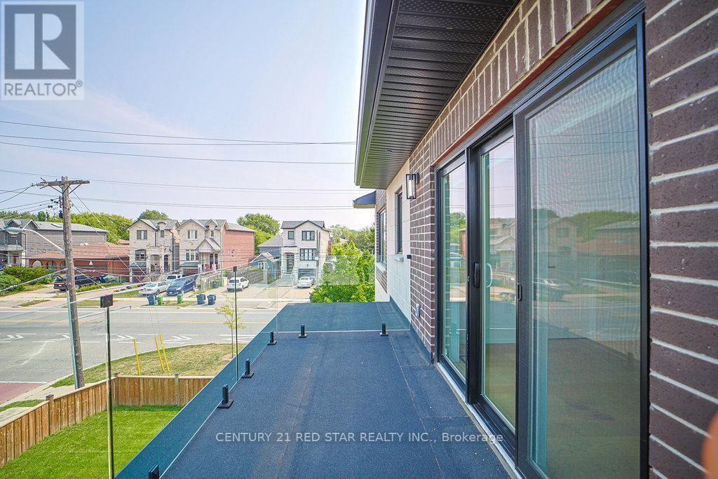 1 Frankwood Road, Toronto, ON - Outdoor