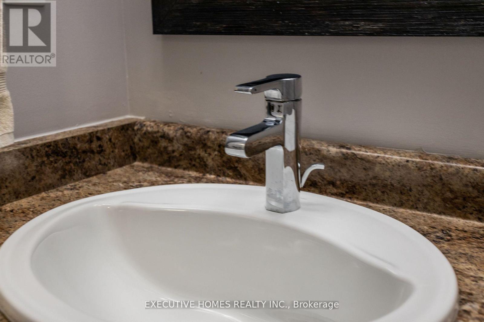 501 - 2486 Old Bronte Road, Oakville, ON - Indoor Photo Showing Bathroom