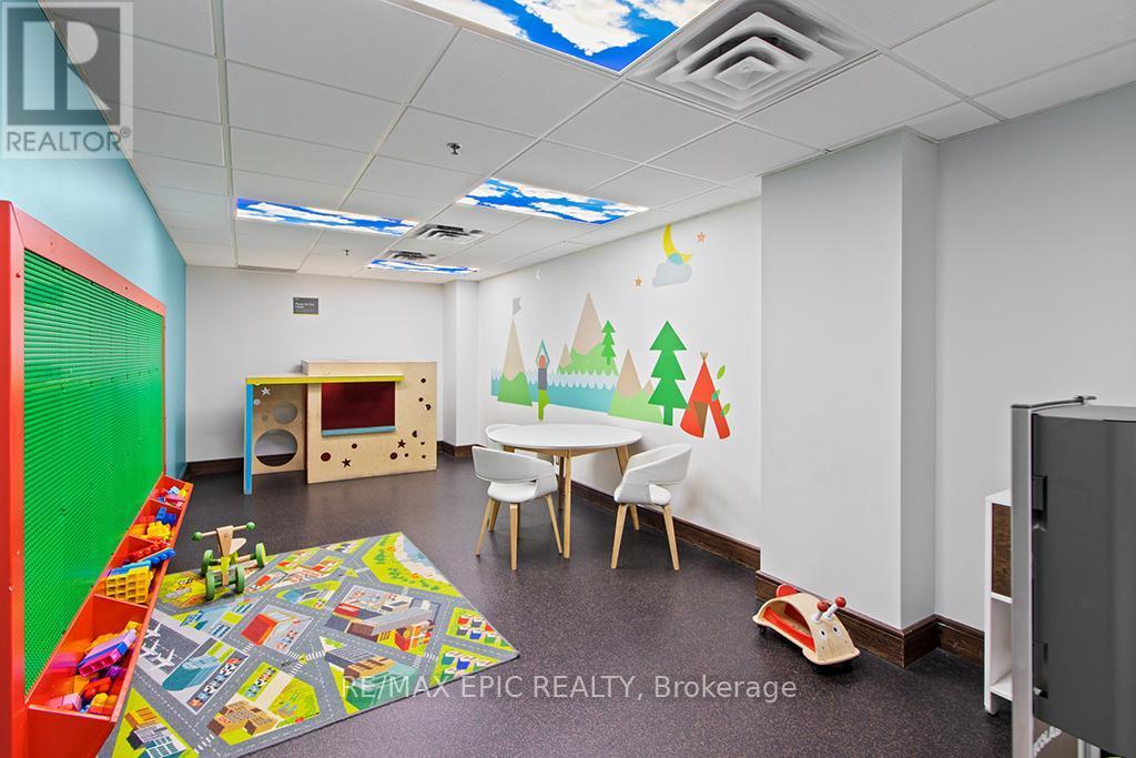 #252 - 220 Gord Canning Drive, Blue Mountains, ON - Indoor