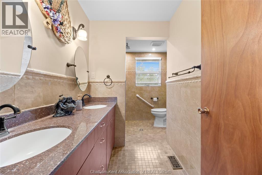 140 Little Street South, Blenheim, ON - Indoor Photo Showing Bathroom