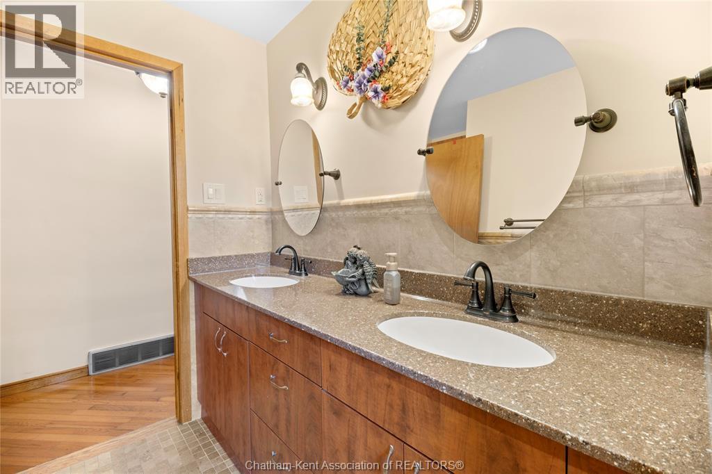 140 Little Street South, Blenheim, ON - Indoor Photo Showing Bathroom