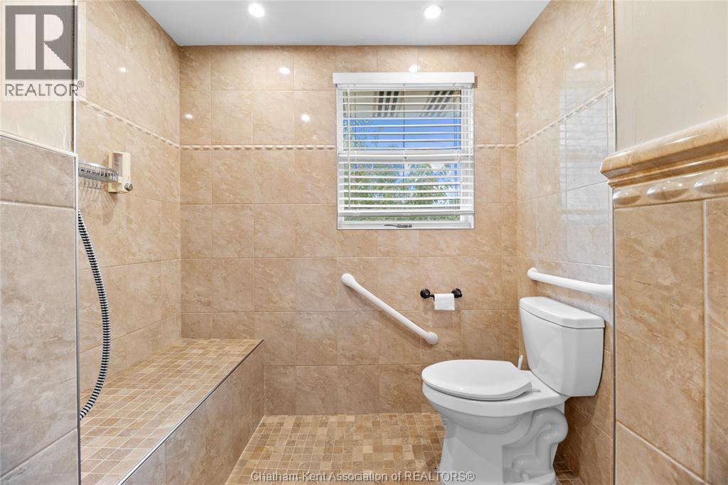 140 Little Street South, Blenheim, ON - Indoor Photo Showing Bathroom