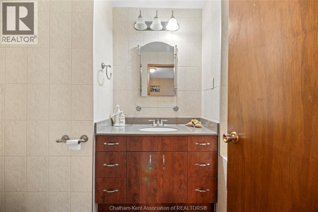 140 Little Street South, Blenheim, ON - Indoor Photo Showing Bathroom