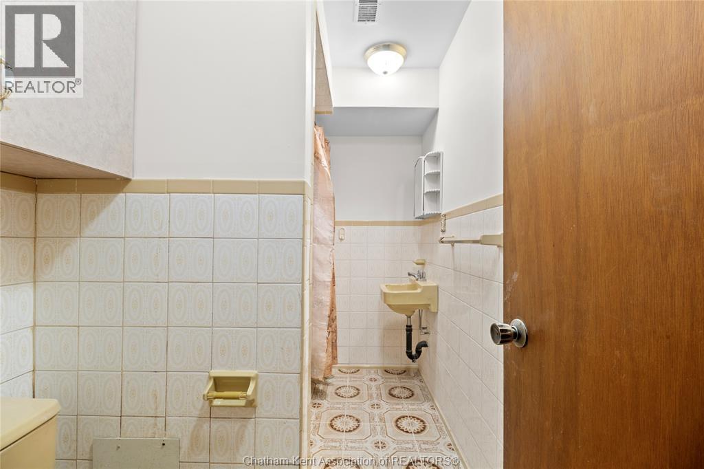 140 Little Street South, Blenheim, ON - Indoor Photo Showing Bathroom