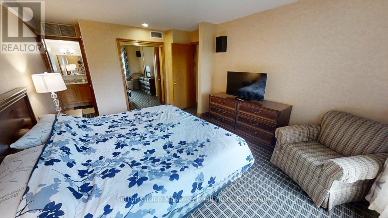 27-202 Golfview - Deerhurst Drive, Huntsville (Chaffey), ON - Indoor Photo Showing Bedroom