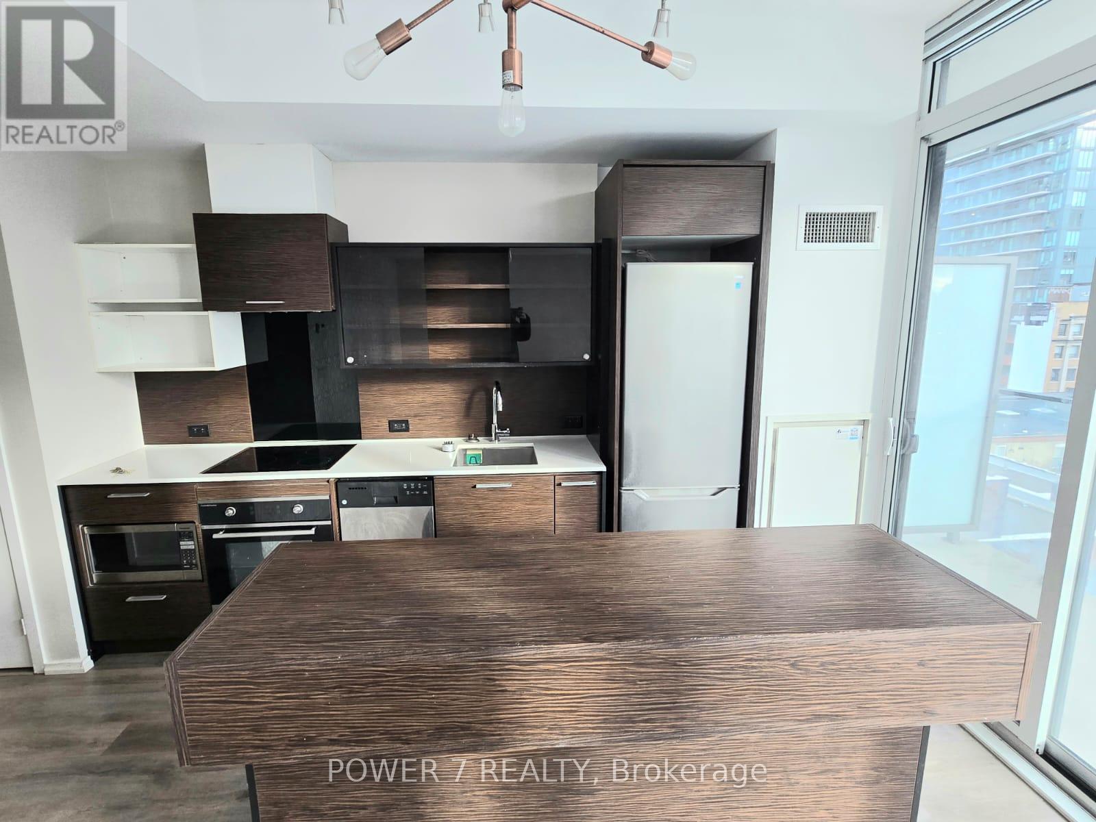 603 - 75 St Nicholas Street, Toronto, ON - Indoor Photo Showing Kitchen