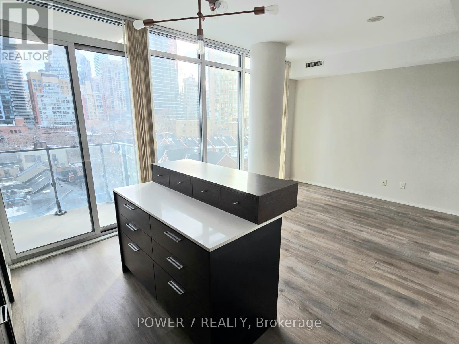 603 - 75 St Nicholas Street, Toronto, ON - Indoor Photo Showing Other Room