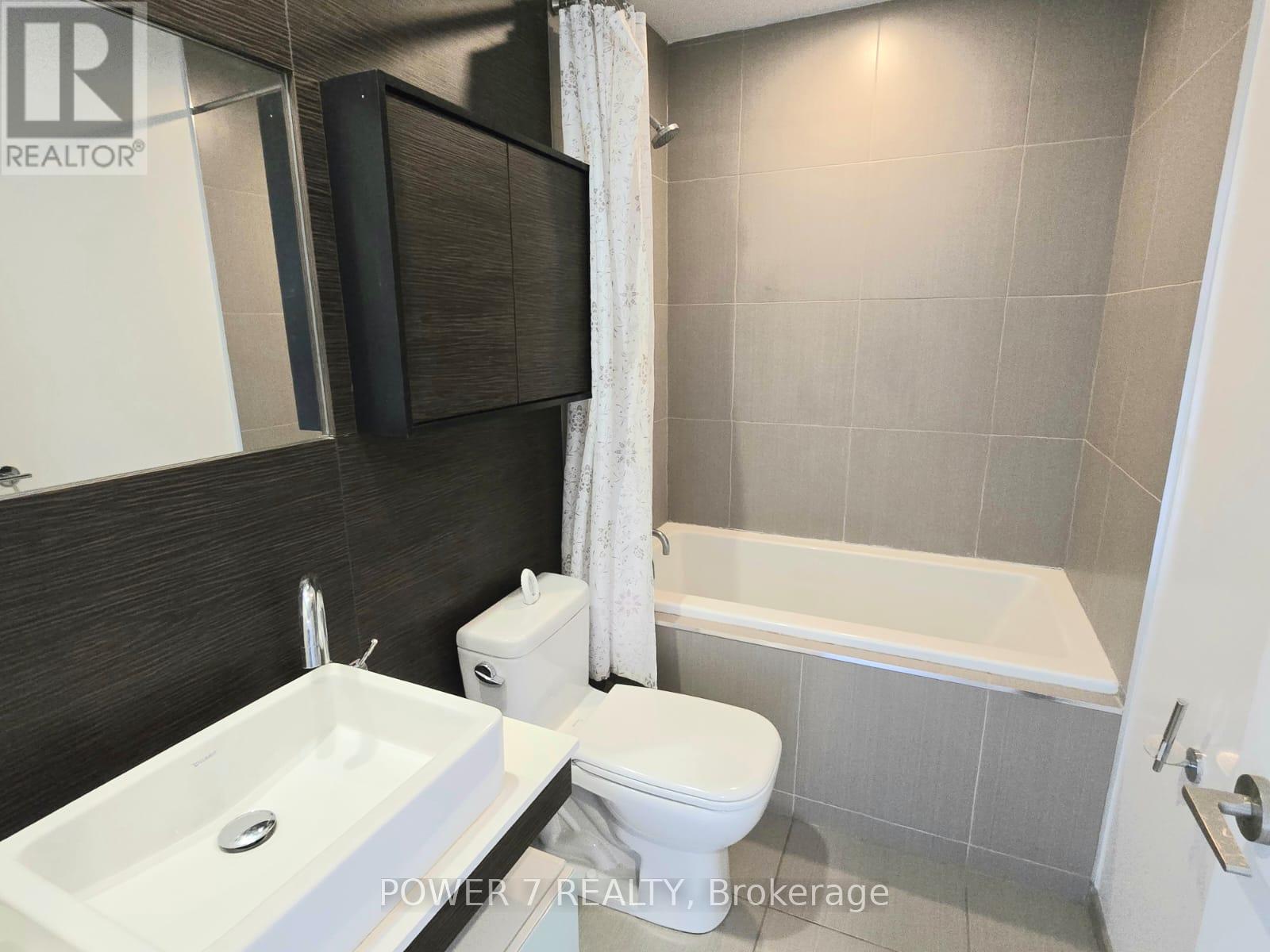 603 - 75 St Nicholas Street, Toronto, ON - Indoor Photo Showing Bathroom