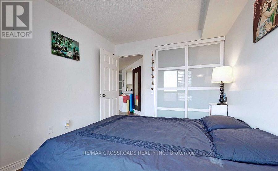 410 - 7 Concorde Place, Toronto, ON - Indoor Photo Showing Bedroom