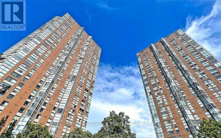 410 - 7 Concorde Place, Toronto, ON - Outdoor With Facade