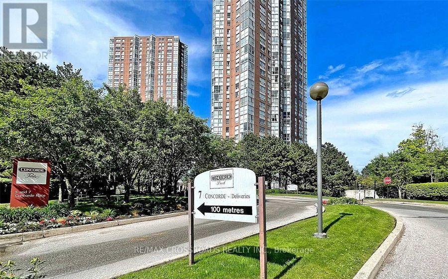 410 - 7 Concorde Place, Toronto, ON - Outdoor