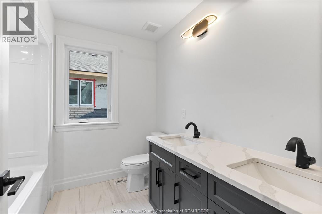 1211 Campana Crescent, Lakeshore, ON - Indoor Photo Showing Bathroom