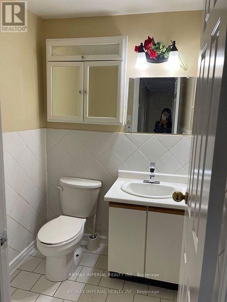 Front Unit - 166 Hupfield Trail E, Toronto, ON - Indoor Photo Showing Bathroom