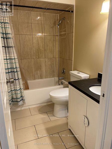 Front Unit - 166 Hupfield Trail E, Toronto, ON - Indoor Photo Showing Bathroom