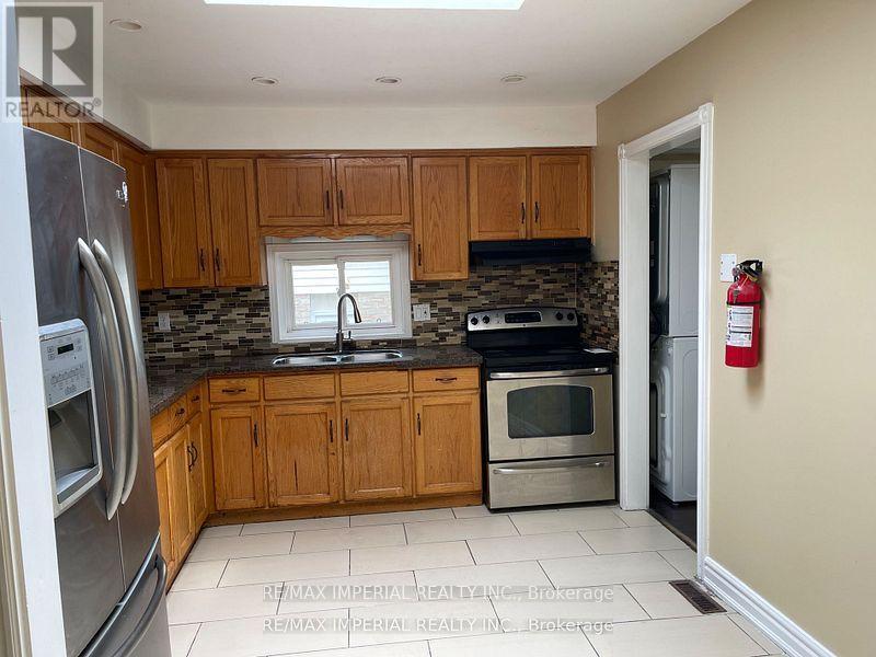 Front Unit - 166 Hupfield Trail E, Toronto, ON - Indoor Photo Showing Kitchen With Double Sink