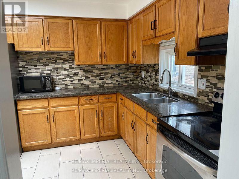 Front Unit - 166 Hupfield Trail E, Toronto, ON - Indoor Photo Showing Kitchen With Double Sink