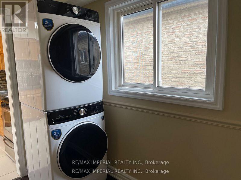 Front Unit - 166 Hupfield Trail E, Toronto, ON - Indoor Photo Showing Laundry Room