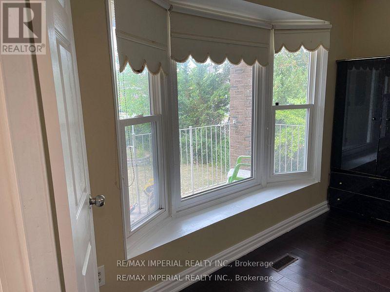 Front Unit - 166 Hupfield Trail E, Toronto, ON - Indoor Photo Showing Other Room