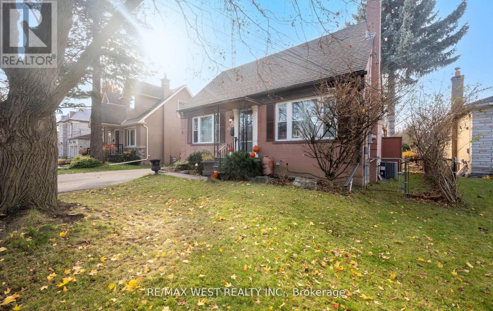 57 Westglen Crescent, Toronto, ON - Outdoor