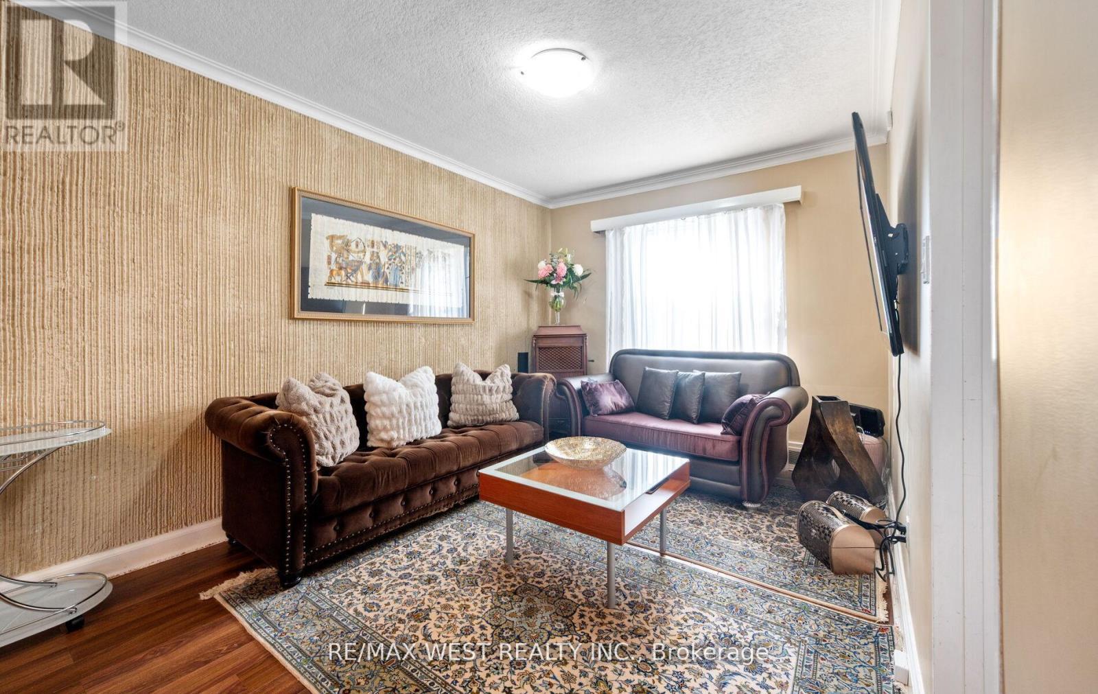 57 Westglen Crescent, Toronto, ON - Indoor Photo Showing Living Room