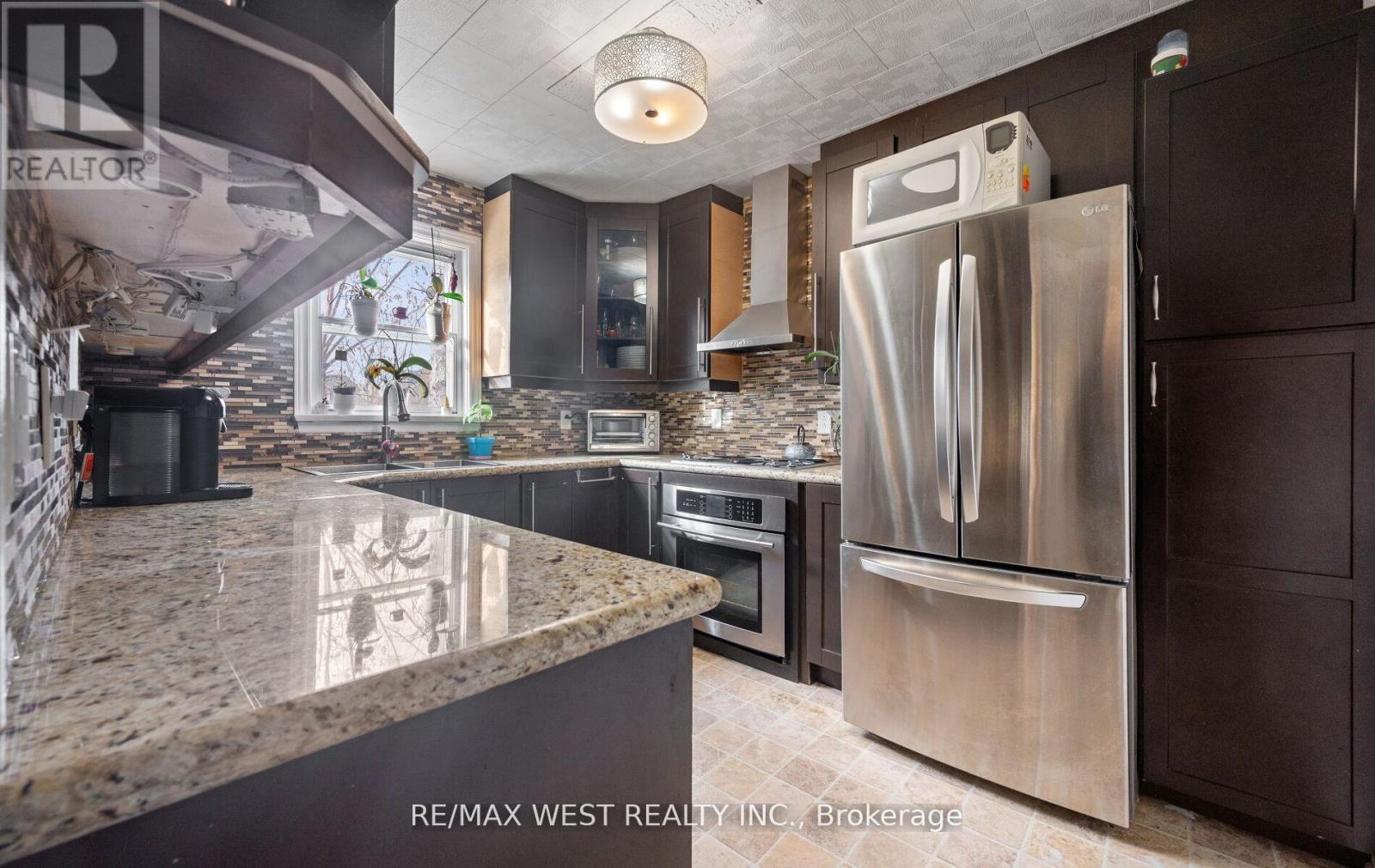 57 Westglen Crescent, Toronto, ON - Indoor Photo Showing Kitchen With Upgraded Kitchen
