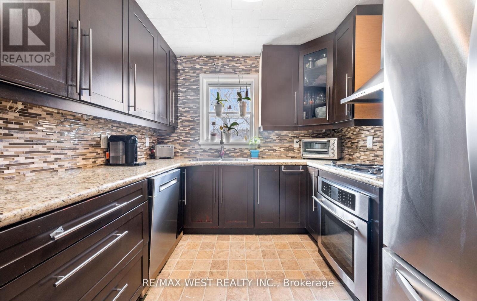 57 Westglen Crescent, Toronto, ON - Indoor Photo Showing Kitchen With Upgraded Kitchen