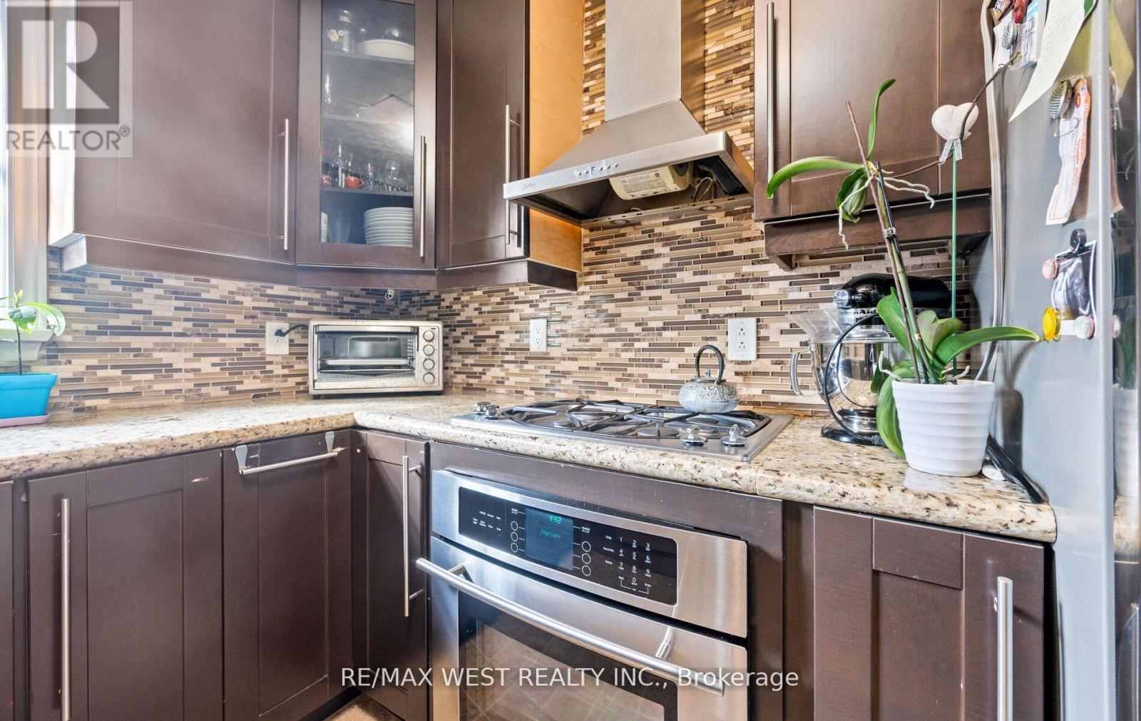 57 Westglen Crescent, Toronto, ON - Indoor Photo Showing Kitchen With Upgraded Kitchen