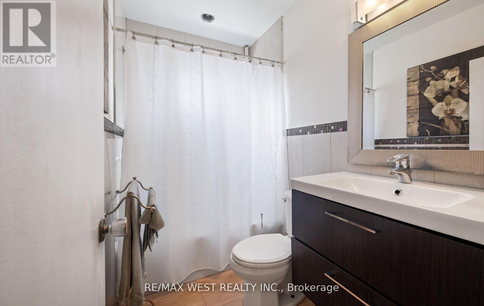 57 Westglen Crescent, Toronto, ON - Indoor Photo Showing Bathroom