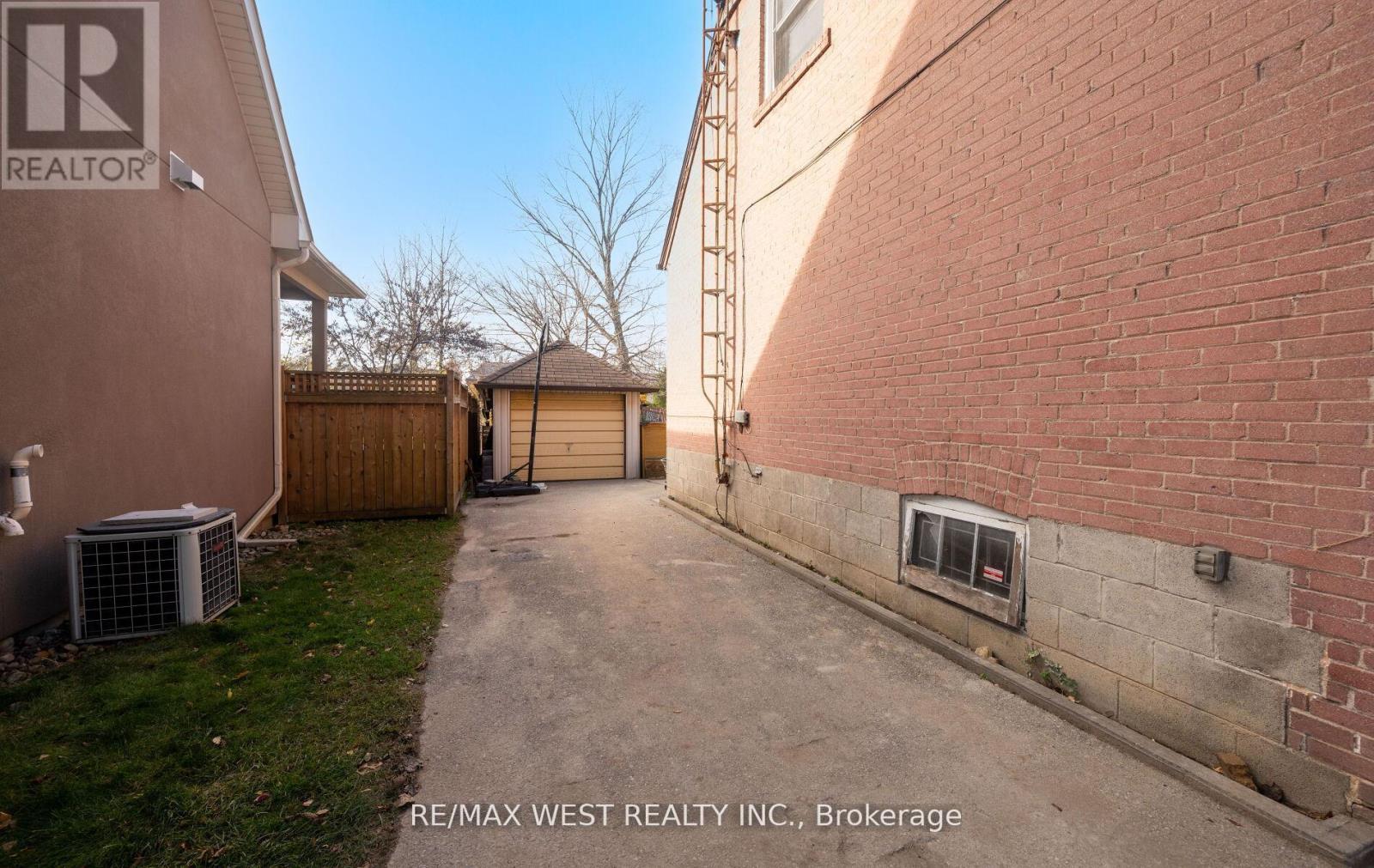 57 Westglen Crescent, Toronto, ON - Outdoor