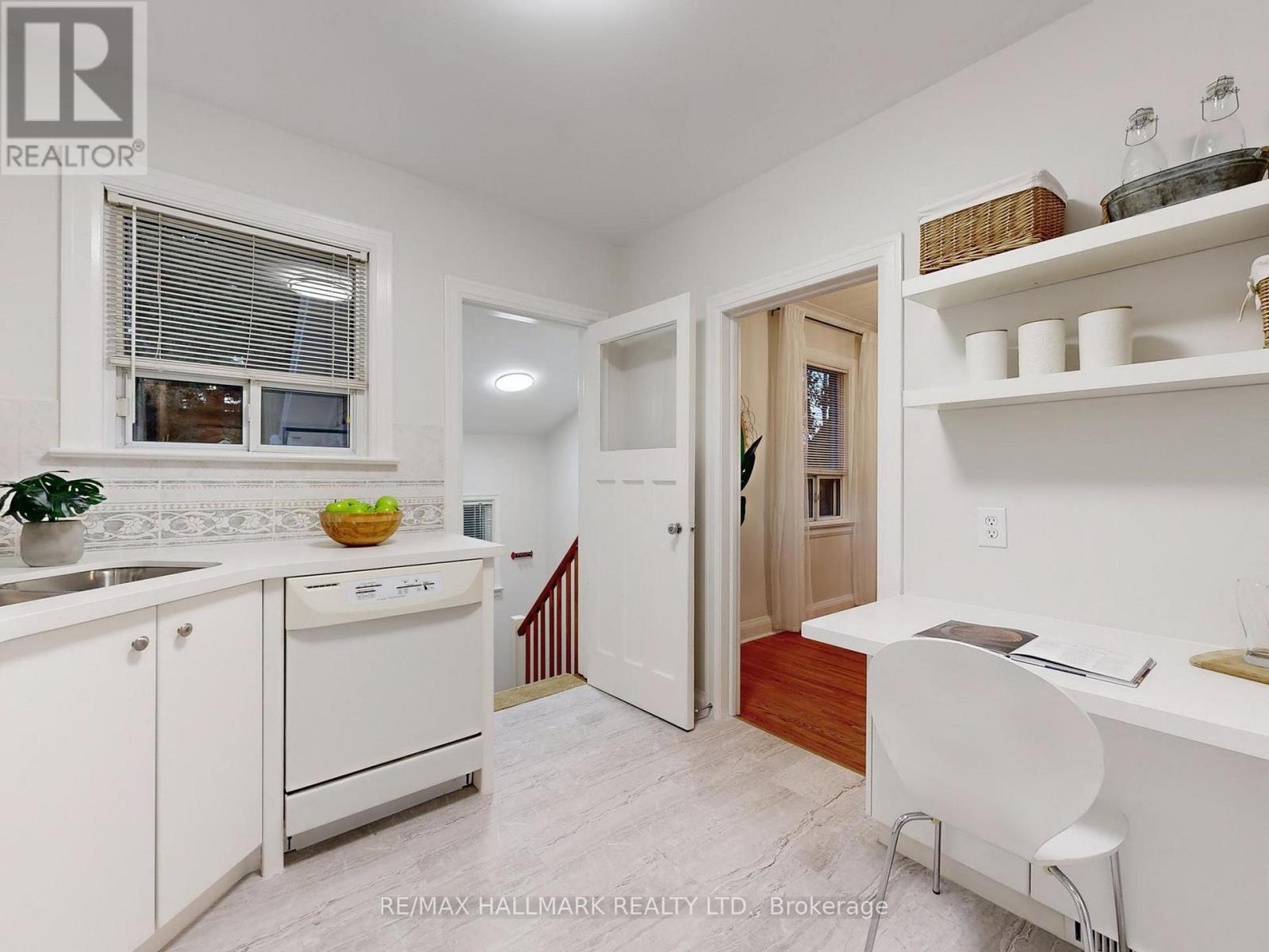 1 Andrew Avenue, Toronto, ON - Indoor Photo Showing Kitchen